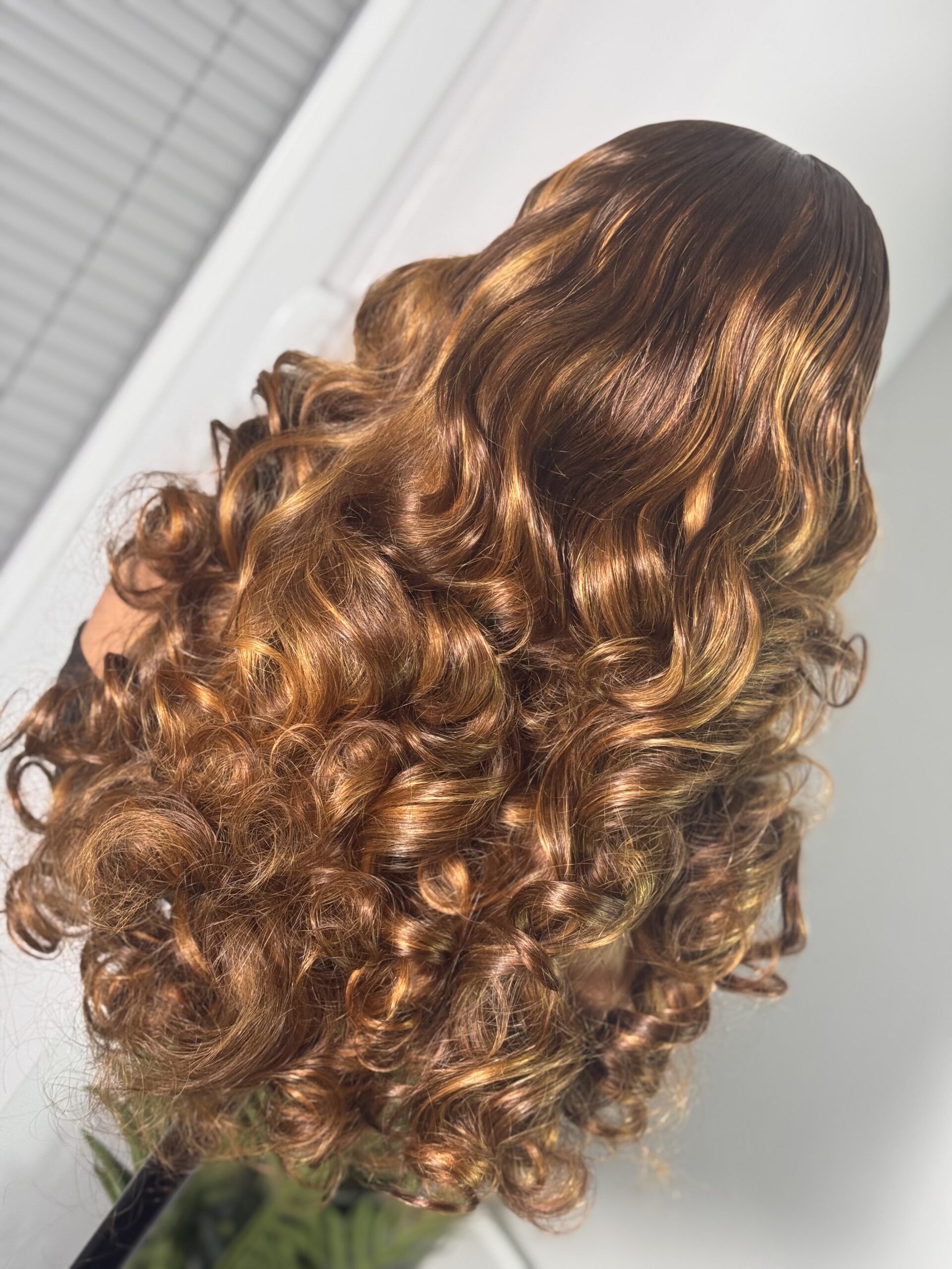 Wig Zee in Piano - Image 3